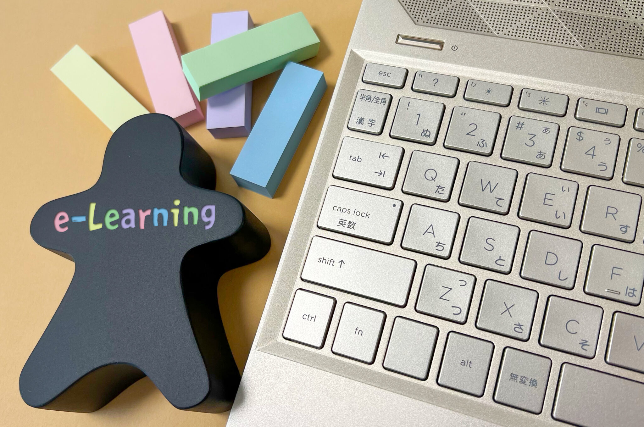 サクラインターナショナルでは、e-learningでの社内研修も進めています。